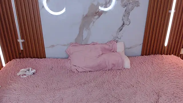 rosselyn  online show from November 2025 07:35:02 PM