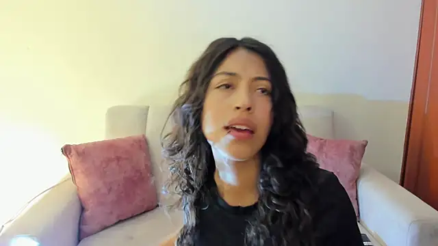 emily jonessxx online show from October 2025 07:05:02 PM