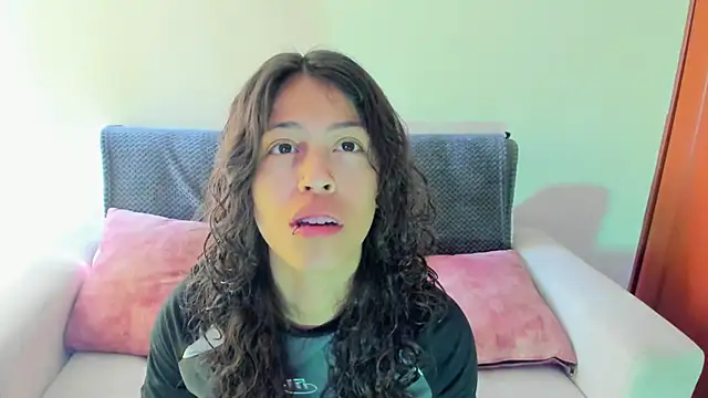 emily jonessxx online show from November 2025 07:03:02 PM