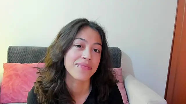 emily jonessxx online show from November 2025 07:13:01 PM