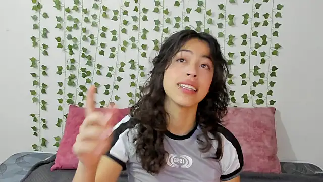 emily jonessxx online show from December 2025 12:02:02 PM