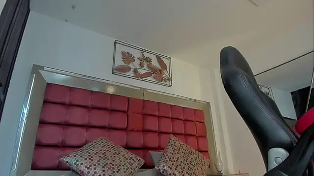 EmmaCarther online show from November 2025 06:06:02 PM