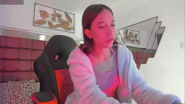 EmmaCarther online show from November 2025 05:57:01 PM