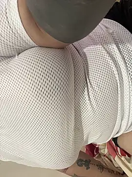 Snapshot of abby-hiltton chatting on November 2025 08:33:02 PM abby-hiltton online show from November 2025 08:33:02 PM