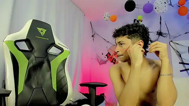 Twinks boys s online show from October 2025 08:29:01 AM