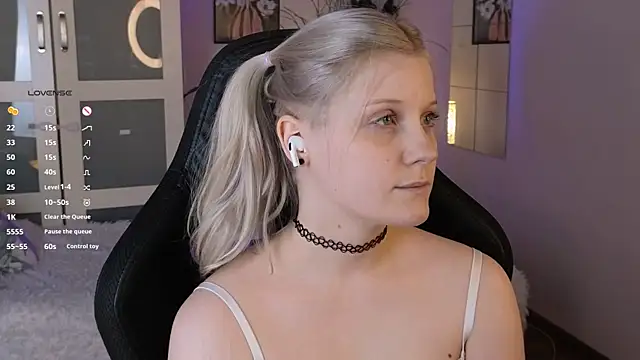 ShineJoan online show from November 2025 10:01:02 PM