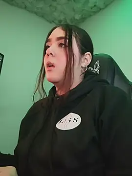 Snapshot of mirandahvelez chatting on October 2025 07:24:02 PM mirandahvelez online show from October 2025 07:24:02 PM