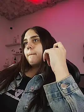 Snapshot of mirandahvelez chatting on October 2025 06:25:01 AM mirandahvelez online show from October 2025 06:25:01 AM