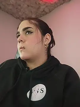 Snapshot of mirandahvelez chatting on November 2025 03:23:01 PM mirandahvelez online show from November 2025 03:23:01 PM