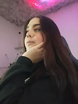 Snapshot of mirandahvelez chatting on November 2025 08:00:01 PM mirandahvelez online show from November 2025 08:00:01 PM