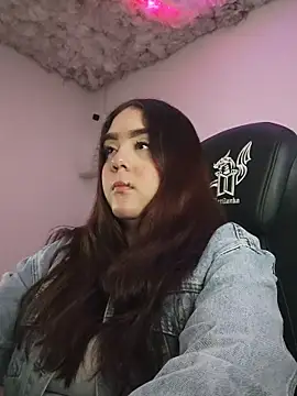 Snapshot of mirandahvelez chatting on December 2025 04:07:01 AM mirandahvelez online show from December 2025 04:07:01 AM