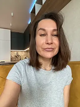 Snapshot of AliceLili chatting on November 2025 10:05:01 AM AliceLili online show from November 2025 10:05:01 AM