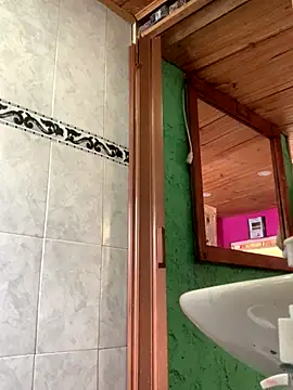 Emilyy-18 online show from November 2025 07:35:01 PM