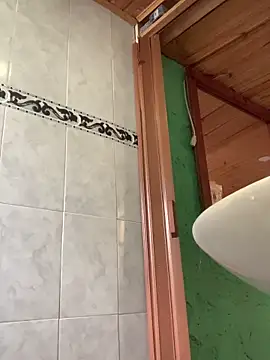 Emilyy-18 online show from November 2025 05:57:01 PM