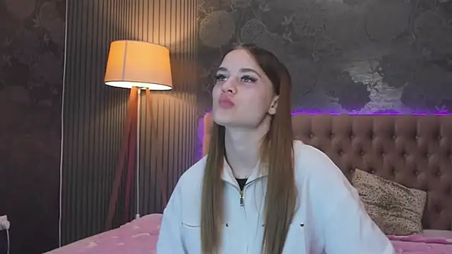 LuisaClover online show from November 2025 01:06:01 PM