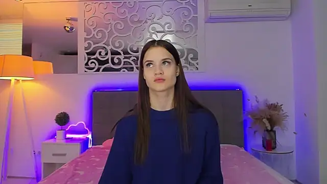 LuisaClover online show from February 2026 01:20:01 PM