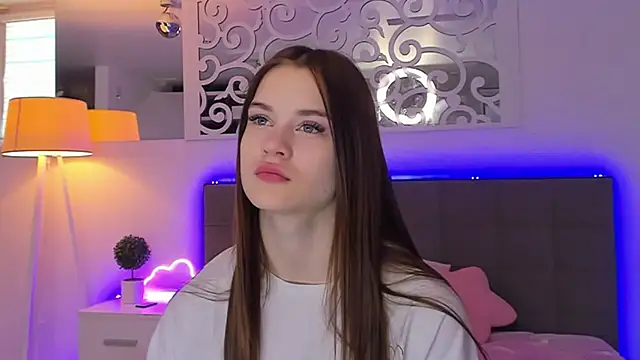 LuisaClover online show from March 2026 01:18:01 PM