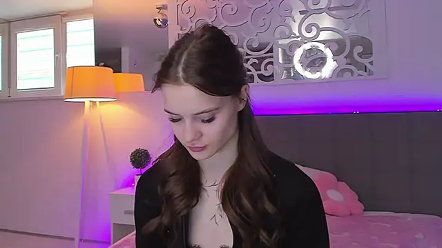 LuisaClover online show from March 2026 01:16:01 PM