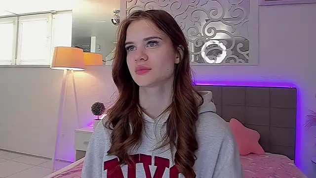 LuisaClover online show from April 2026 06:08:01 AM