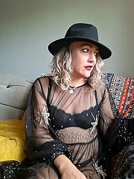 Raven Fantastic online show from October 2025 02:28:02 PM