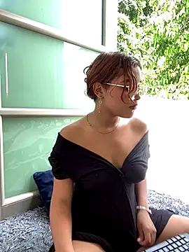 ladulceale online show from November 2025 03:45:01 PM