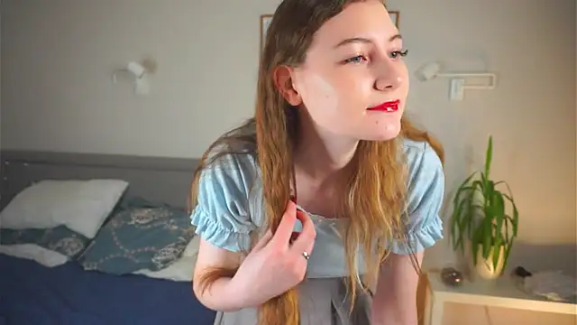 Snapshot of MegganKinson chatting on November 2025 05:06:01 AM MegganKinson online show from November 2025 05:06:01 AM