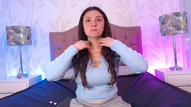 Emmy Palacios online show from December 2025 12:09:01 PM