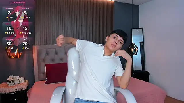 Maxii18  online show from November 2025 07:36:02 PM