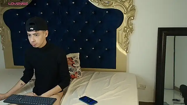 Sebastian Reed online show from October 2025 04:26:01 AM