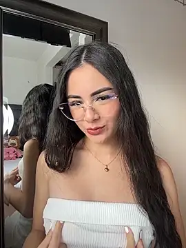 IslaCole online show from February 2026 09:22:02 PM