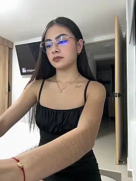 IslaCole online show from May 2026 02:52:01 AM