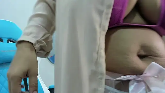 agata18  online show from November 2025 12:26:01 PM