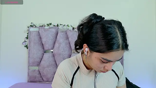 Iris mandarinne online show from November 2025 05:02:02 PM