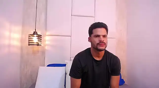 Hamilton 0 online show from November 2025 07:46:02 PM