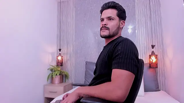 Hamilton 0 online show from November 2025 07:56:02 PM