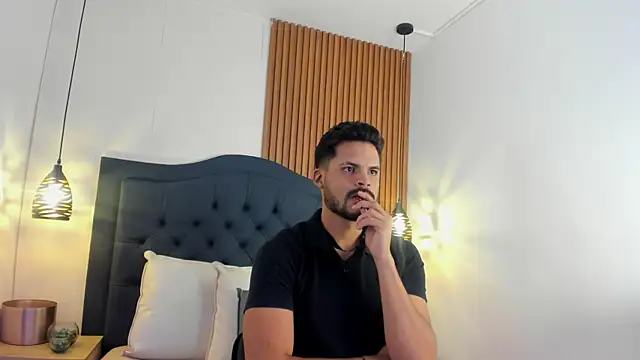 Hamilton 0 online show from November 2025 07:49:02 PM