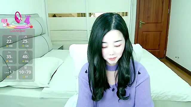 Snapshot of Xiaodie-baby chatting on November 2025 01:56:02 PM Xiaodie-baby online show from November 2025 01:56:02 PM