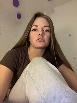 Snapshot of EllaMoonlight chatting on October 2025 04:20:02 PM EllaMoonlight online show from October 2025 04:20:02 PM