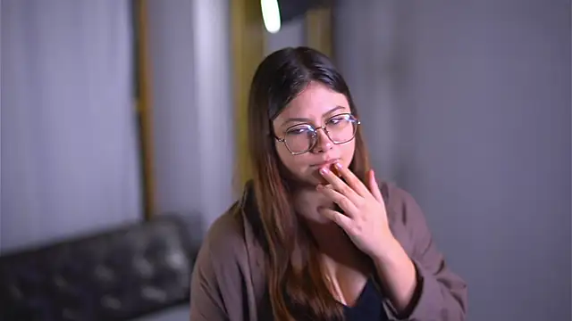 LeliaPeeler online show from October 2025 04:30:02 PM