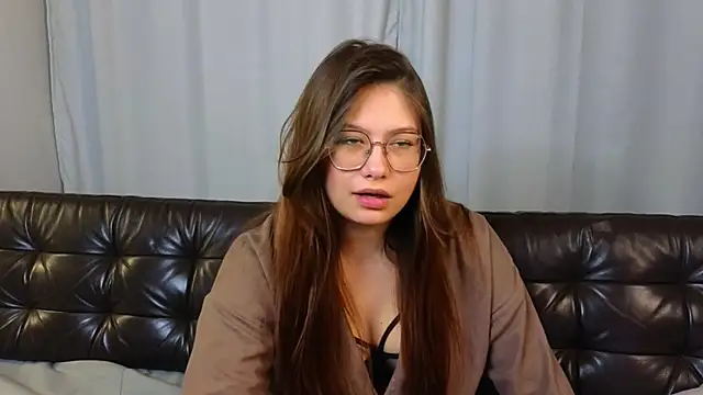 LeliaPeeler online show from November 2025 04:17:01 PM