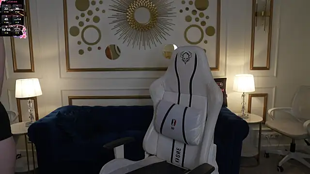 Lila Anderson online show from November 2025 11:14:01 AM