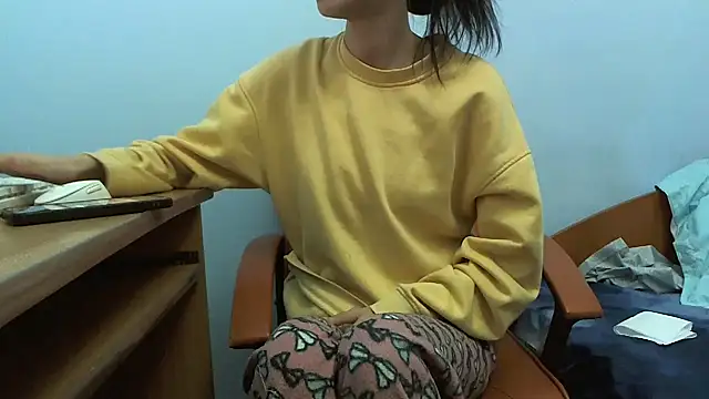 andreea713 online show from March 2026 07:06:01 PM