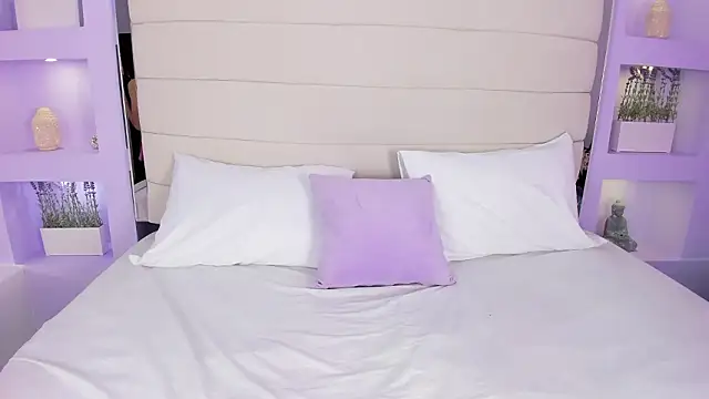 AmyColman  online show from February 2026 12:15:01 PM