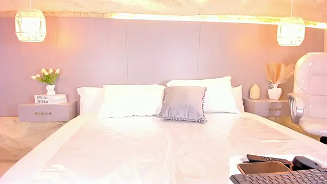 AmyColman  online show from April 2026 12:08:02 PM