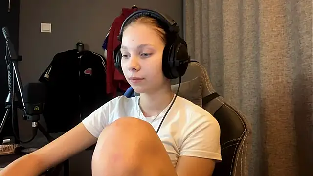 Softixq online show from November 2025 04:40:01 PM