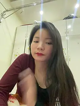 Bee Yellow00 online show from January 2026 04:39:02 AM