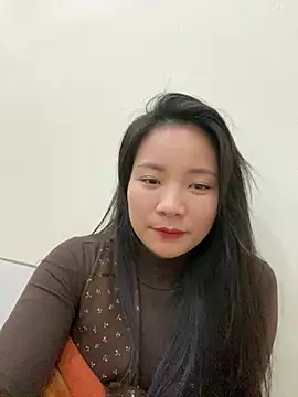 Bee Yellow00 online show from February 2026 04:52:01 AM