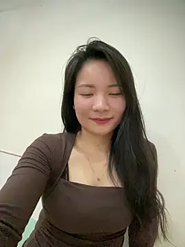 Bee Yellow00 online show from March 2026 05:44:01 AM