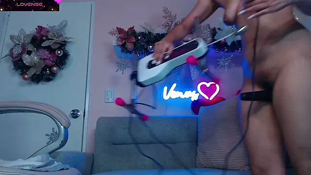 VenusIsLove  online show from December 2024 11:14:02 PM