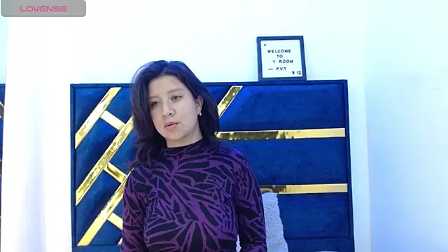 Chloe-love  online show from November 2025 12:37:02 PM